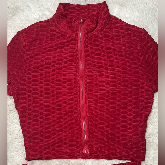 Red Textured Two-Piece Set - Picture 3 of 4